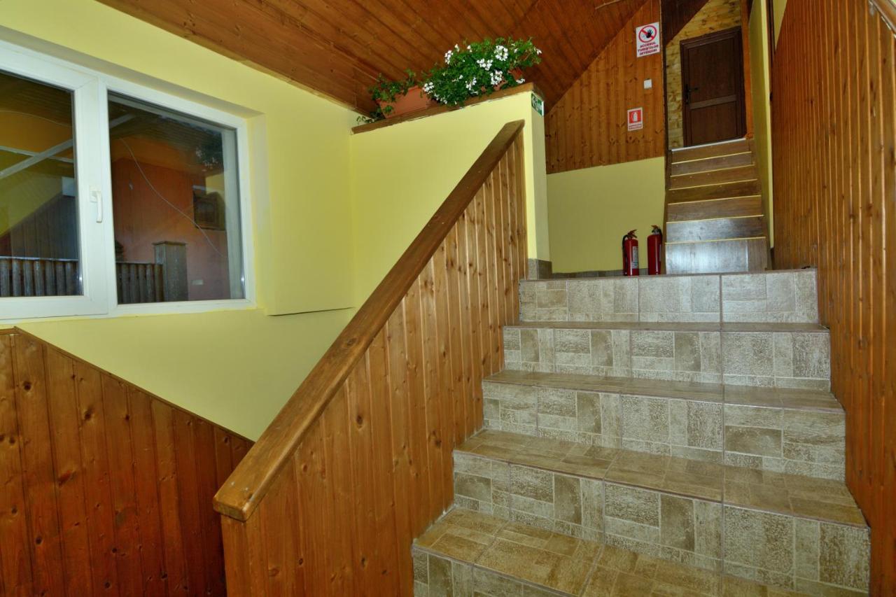 Cabana La Razvan Petrosani Exterior photo