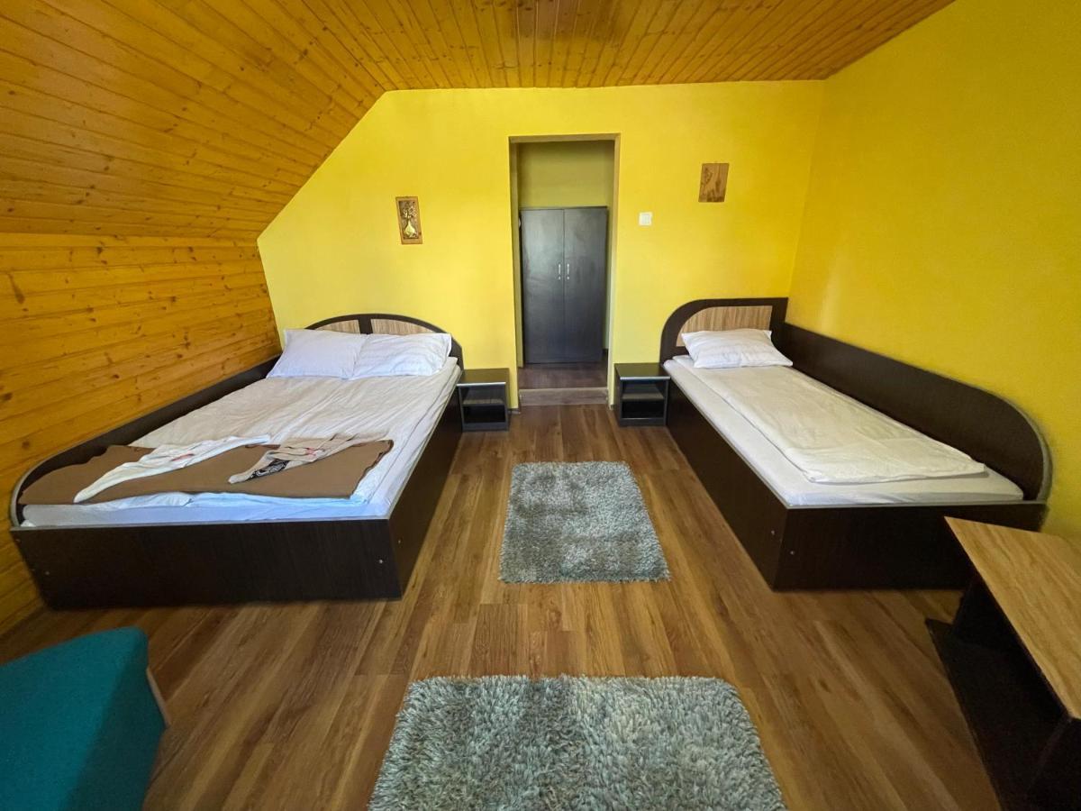 Cabana La Razvan Petrosani Exterior photo