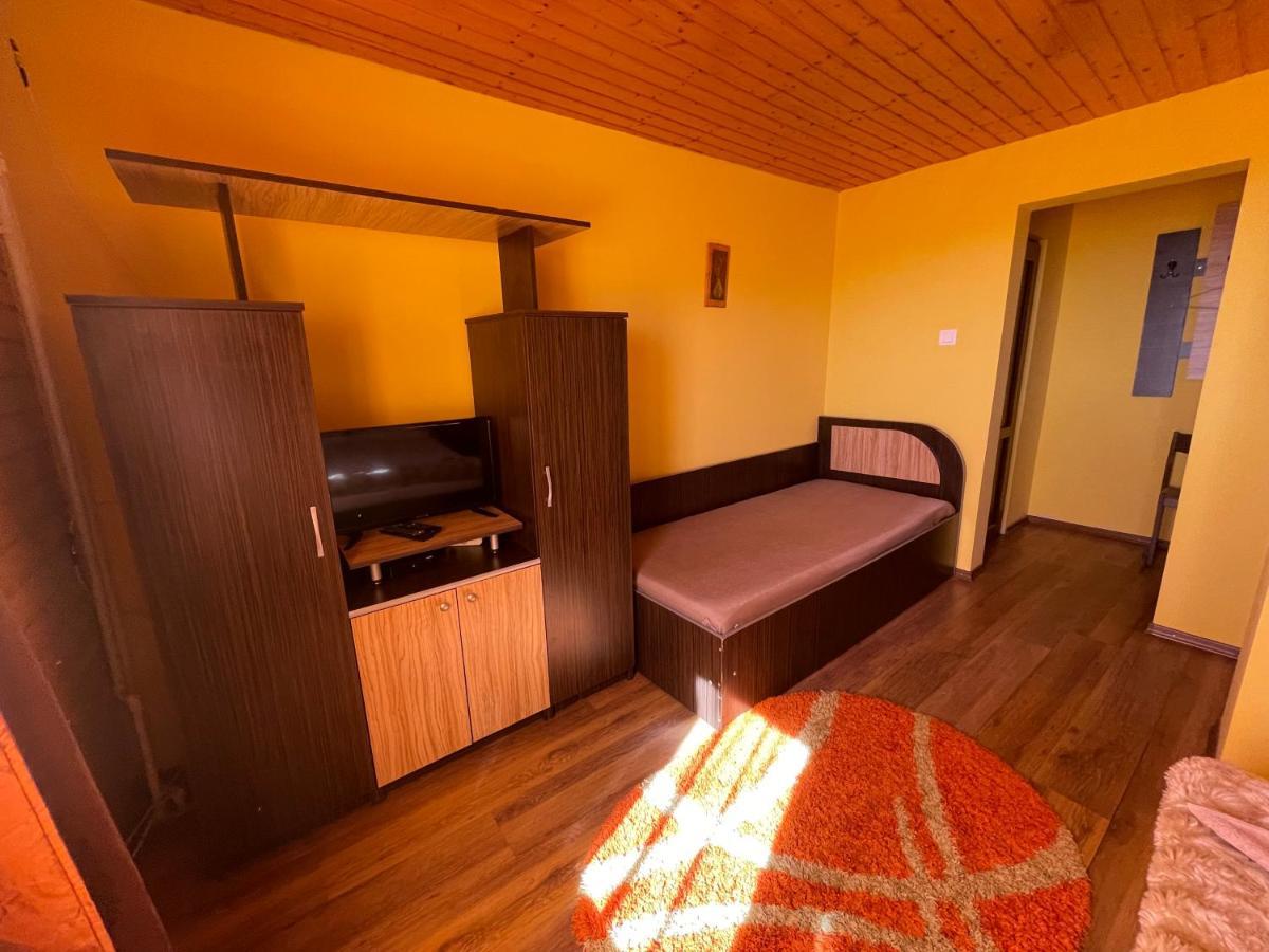 Cabana La Razvan Petrosani Exterior photo